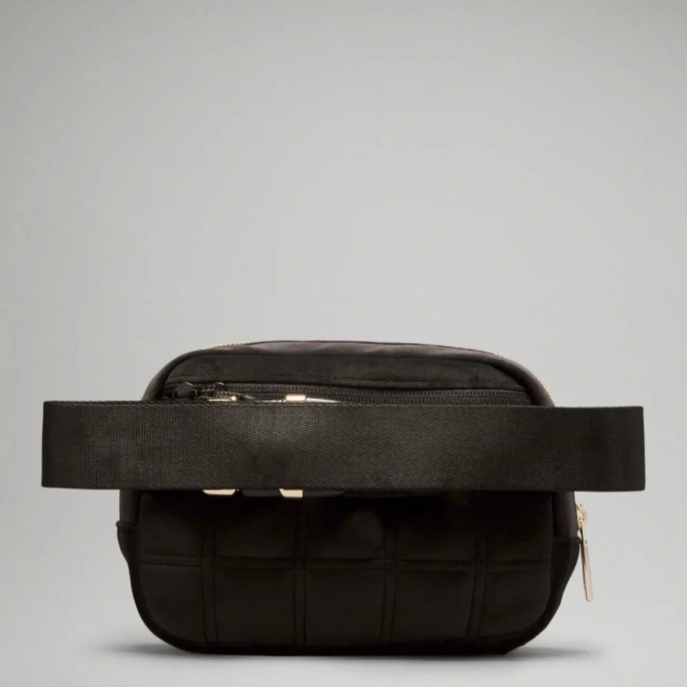 Lululemon Everywhere Belt Bag Quilted Velour Black & Gold Velvet Crossbody Nwt - Picture 4 of 6